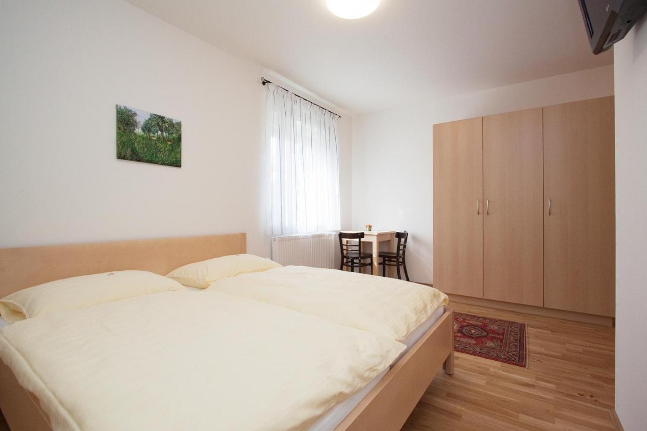 Pension Kirchenblick Tulln An Der Donau Esterno foto